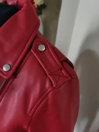 Chaqueta de cuero roja