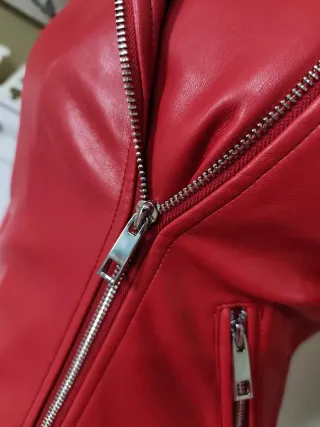 Chaqueta de cuero roja