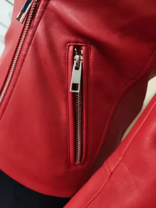 Chaqueta de cuero roja