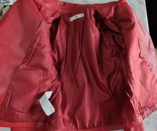 Chaqueta de cuero roja