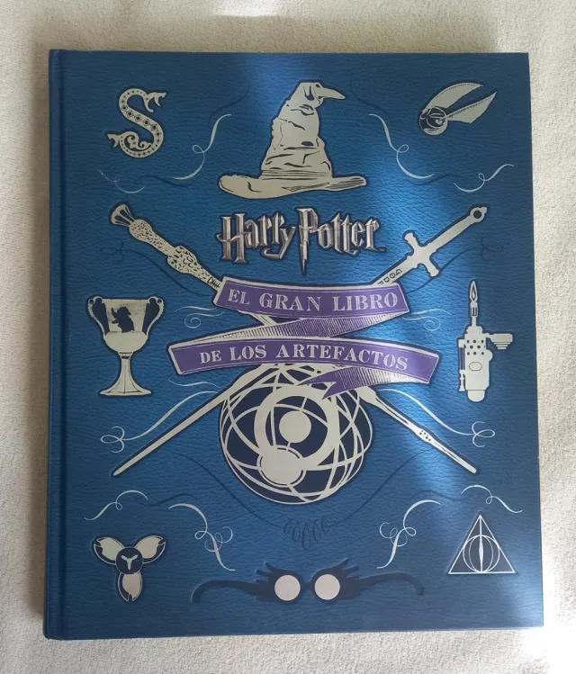 EL GRAN LIBRO DE LOS ARTEFACTOS DE HARRY POTTER...
