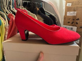 Zapatos de baile y flamenco rojos.