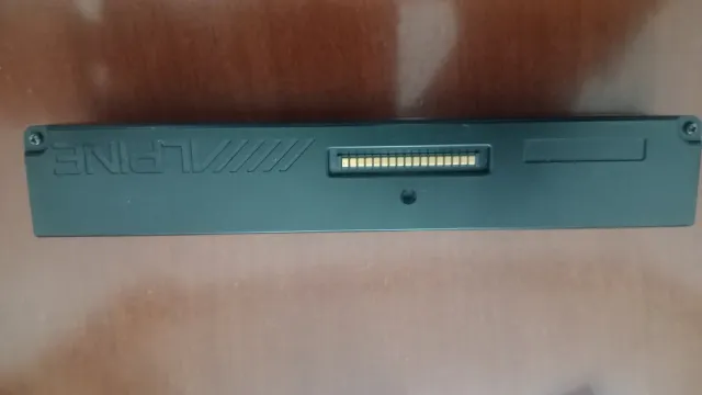 Carátula  radio CD coche Alpine CDM 7983R