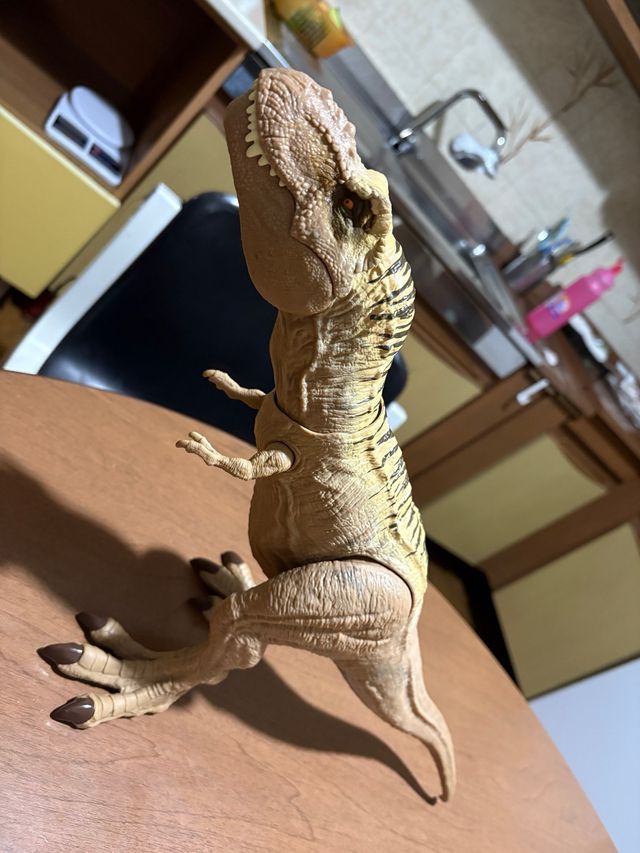 Dinosauro T-Rex Caccia e Divora