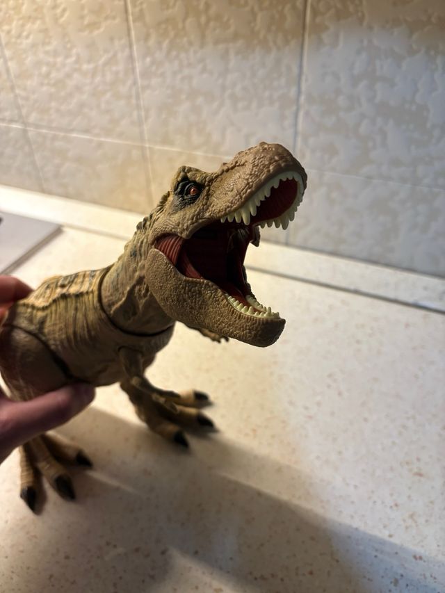 Dinosauro T-Rex Caccia e Divora