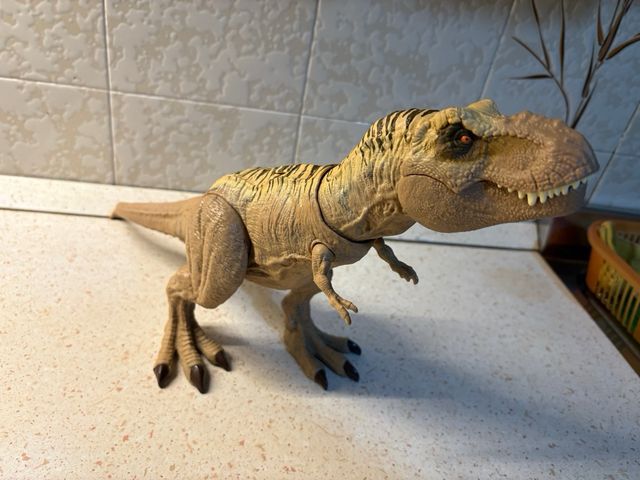 Dinosauro T-Rex Caccia e Divora