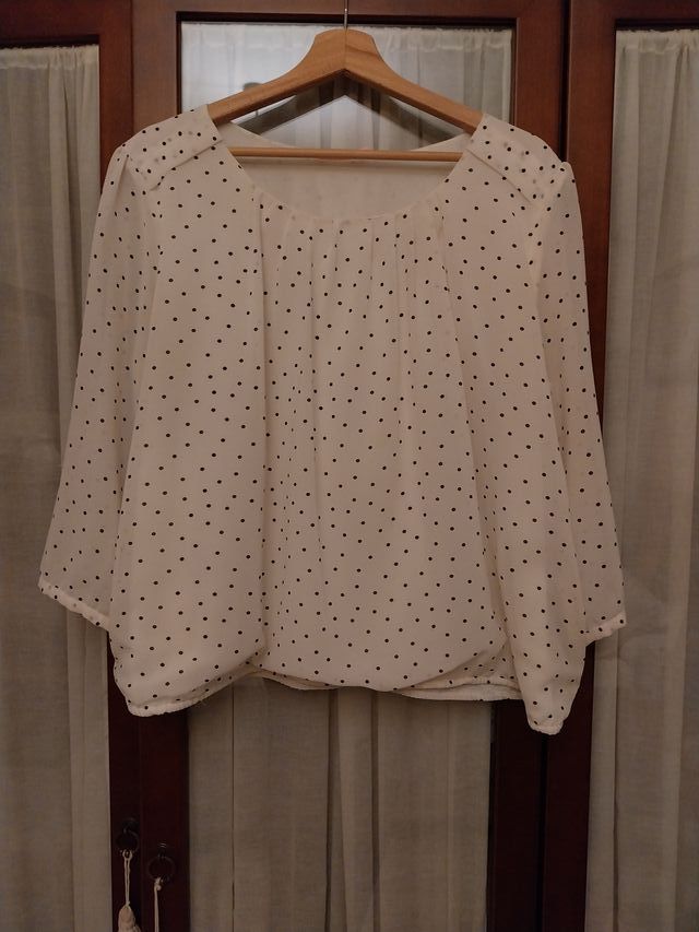 Blusa Precchio de gasa en blanco roto con topitos