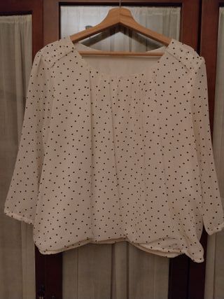Blusa Precchio de gasa en blanco roto con topitos