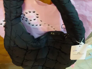 Bolso negro acolchado sin estrenar