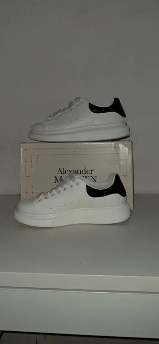 Botines Alexander McQueen Blancos y Negros