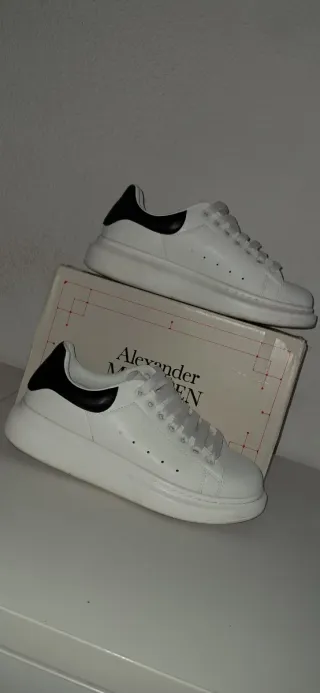 Botines Alexander McQueen Blancos y Negros