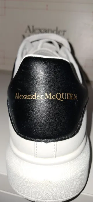Botines Alexander McQueen Blancos y Negros