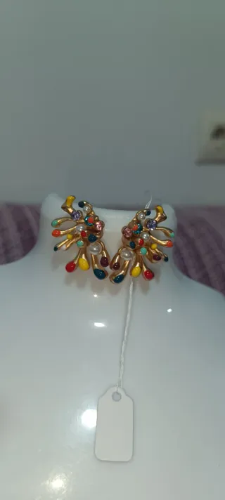 Pendientes dorados multicolor