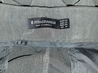 Pantalón recto vestir Stradivarius T.44