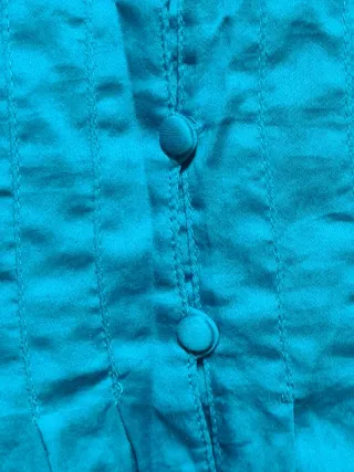 Blusa turquesa con encaje