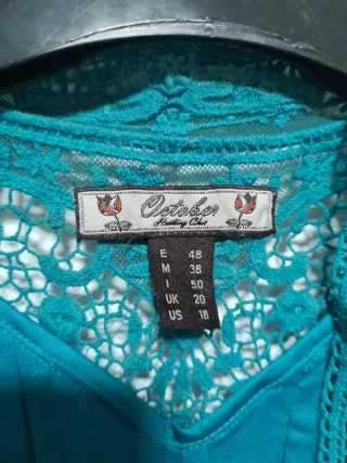 Blusa turquesa con encaje