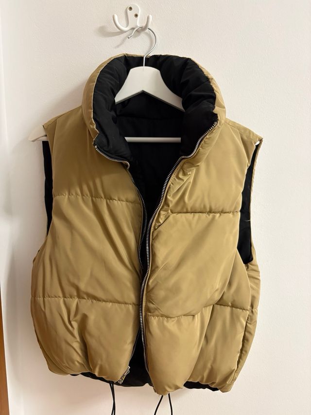 Chaleco reversible Bershka negro y marrón