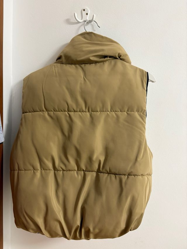 Chaleco reversible Bershka negro y marrón