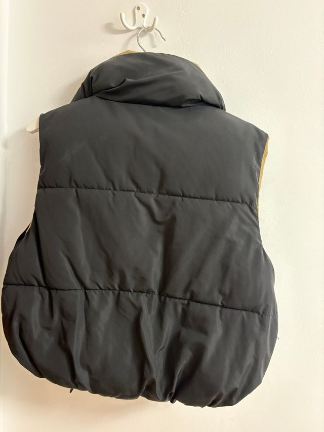 Chaleco reversible Bershka negro y marrón