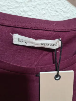 Camiseta Sfera Morada con Botones Dorados