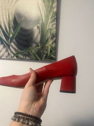 Zapatos de salón rojos talla 45