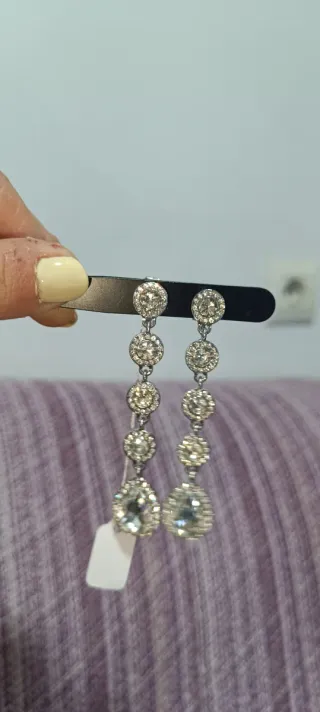 Pendientes largos con circonitas