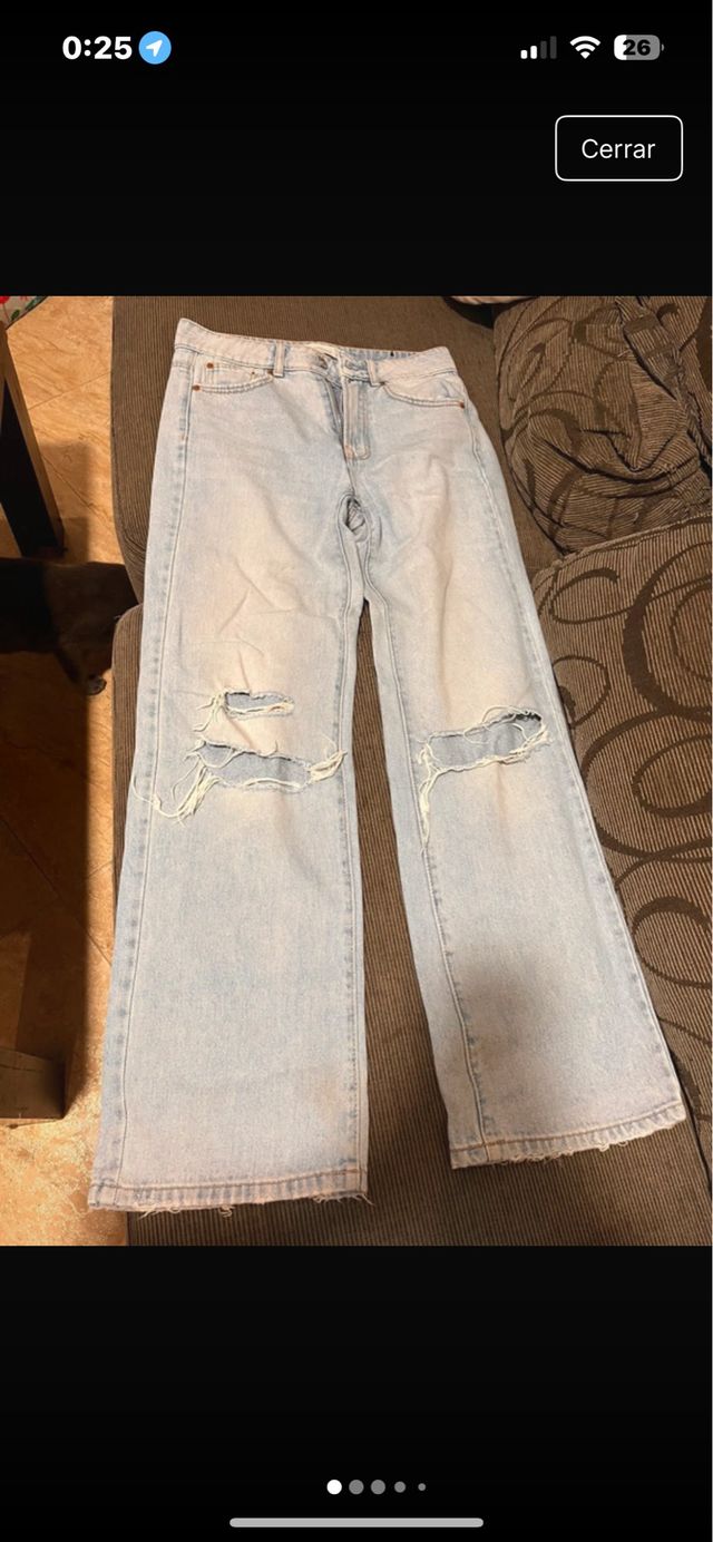 Pantalón vaquero ancho desgarrado