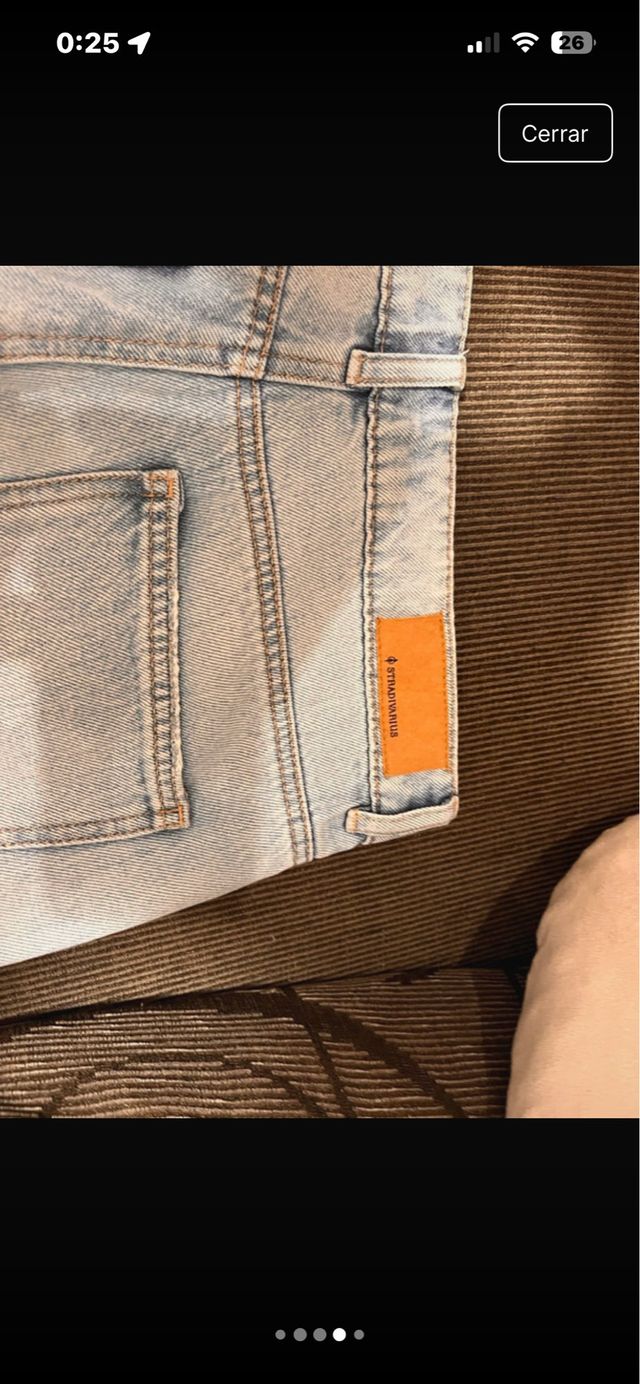 Pantalón vaquero ancho desgarrado