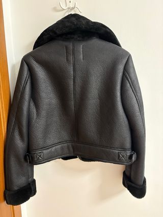 Chaqueta Stradivarius de Pelo y Cuero Negra