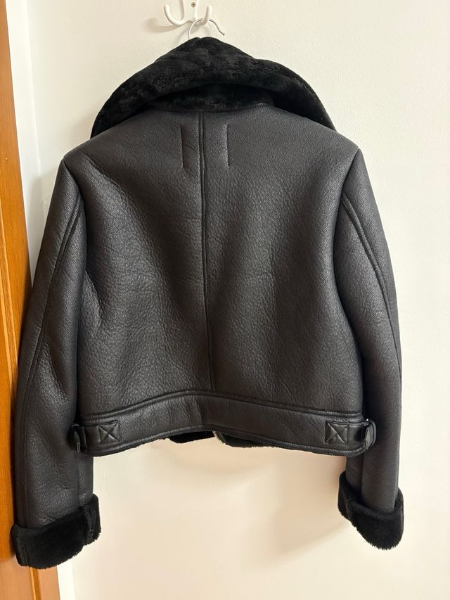 Chaqueta Stradivarius de Pelo y Cuero Negra