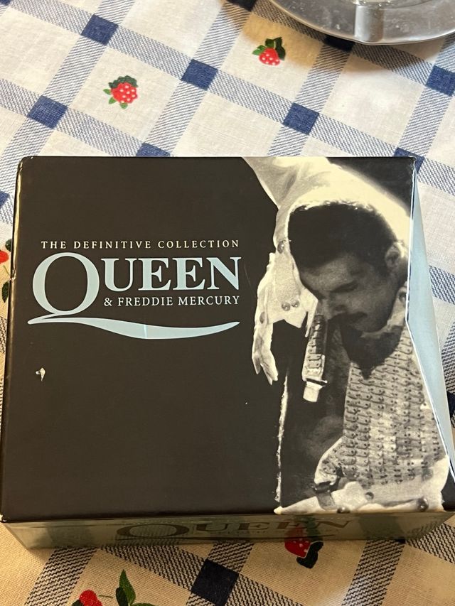 Queen & Freddie Mercury The Definitive Collection