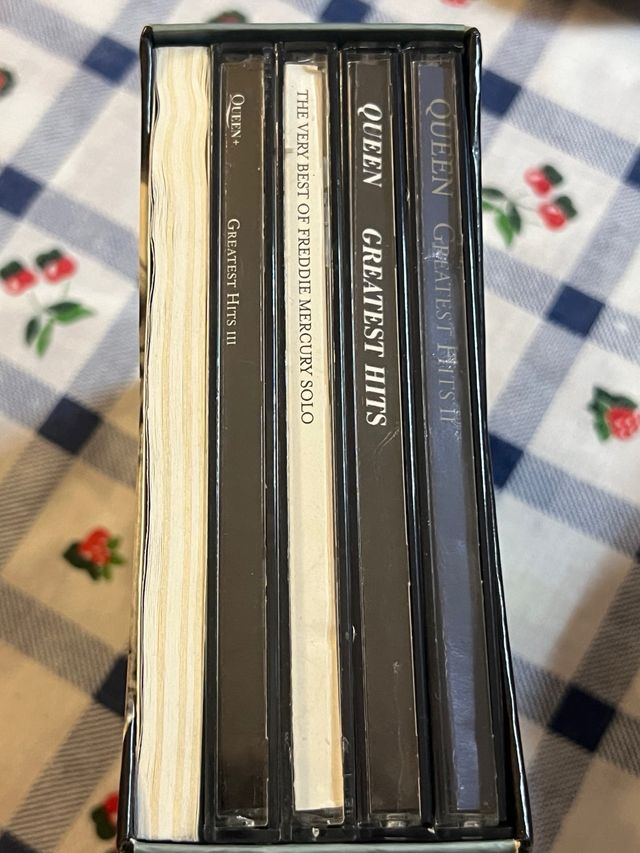 Queen & Freddie Mercury The Definitive Collection