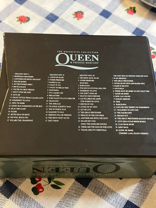 Queen & Freddie Mercury The Definitive Collection
