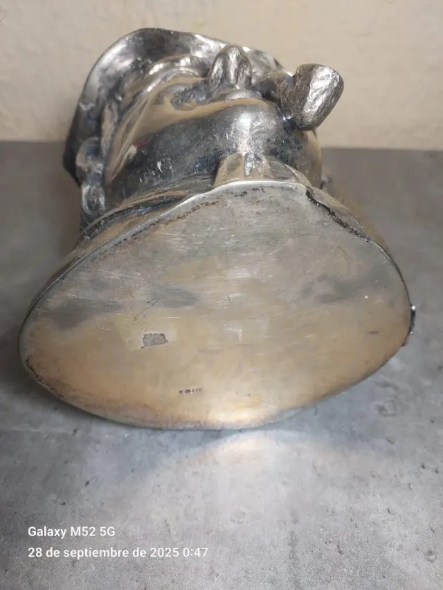 Antica caraffa in alpaca con volto