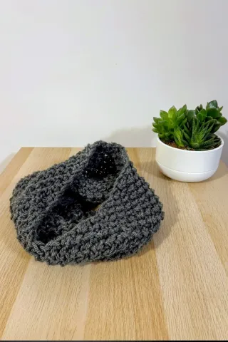Bufanda tejida lana hecha a mano