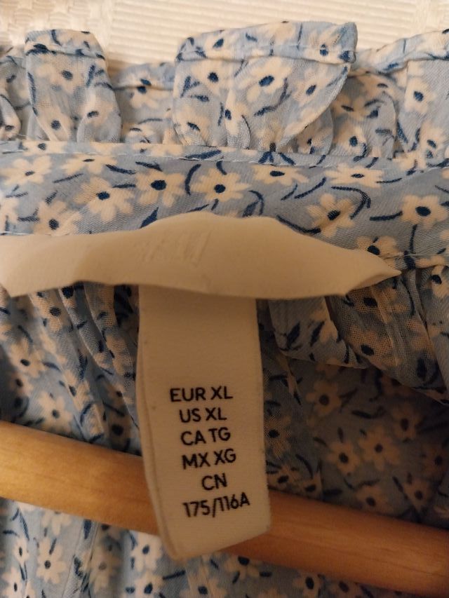 Blusa H&M gasa estampada celeste