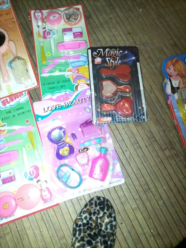 Lote de brinquedos de penteadeira antigos