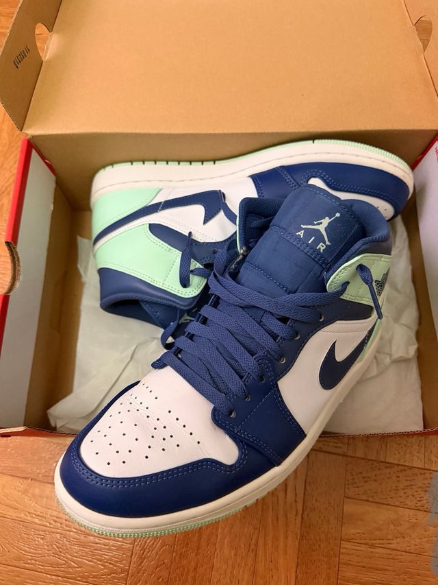 Jordan 1 Mid Azul y Verde