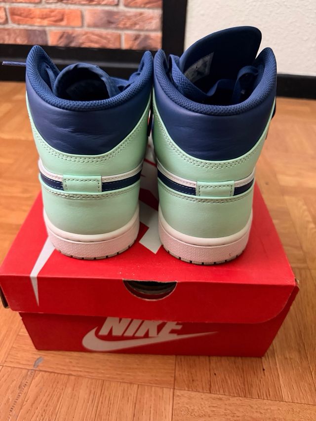 Jordan 1 Mid Azul y Verde