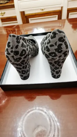 Zapatos tacón MARYPAZ estampado leopardo talla 40