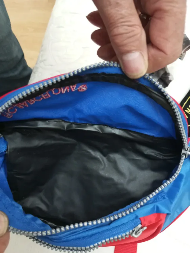 Riñonera y Gorro FC Barcelona sin estrenar.