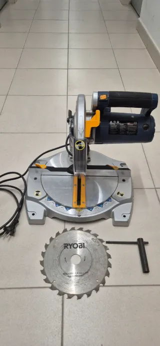 Sierra Ingletadora Ryobi