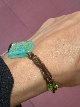 Pulsera con colgante cuadrado