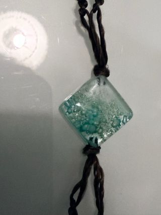 Pulsera con colgante cuadrado