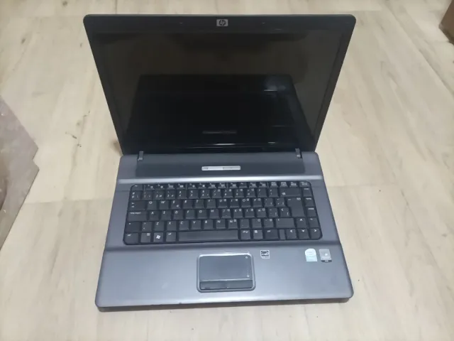 Portatile HP Grigio con Caricabatterie