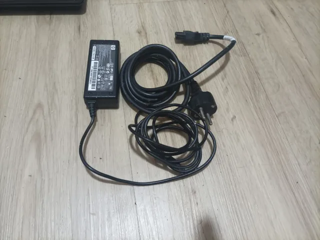 Portatile HP Grigio con Caricabatterie