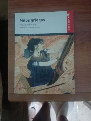 Se vende lote de cuatro libros juveniles.