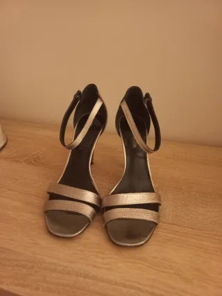 Zapatos de fiesta plateado