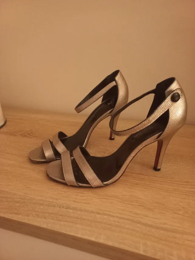 Zapatos de fiesta plateado