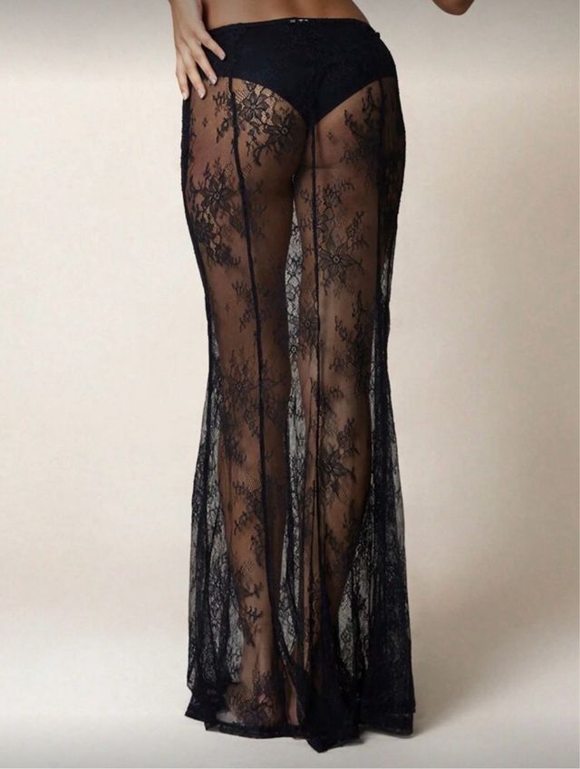 Falda negra larga de encaje
